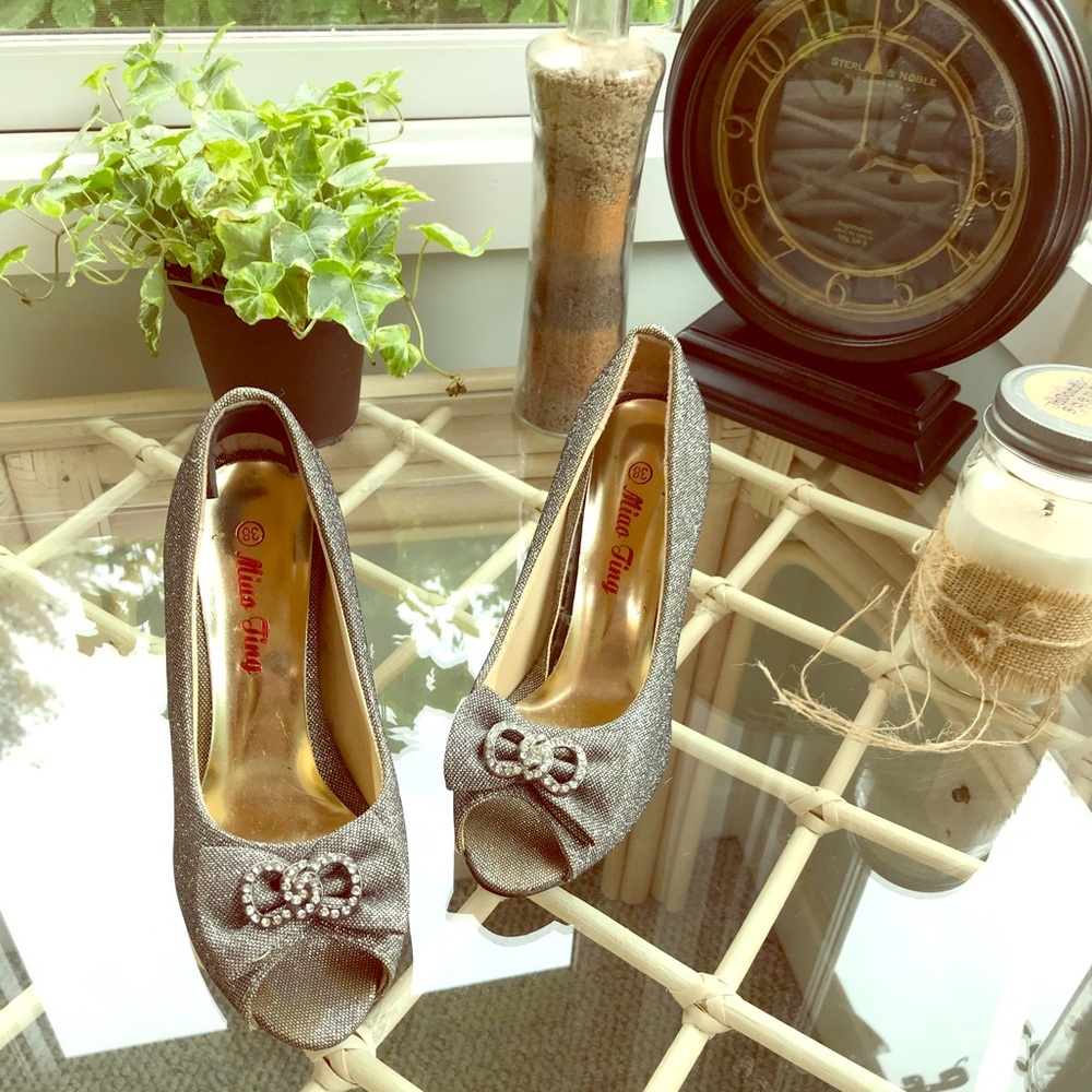 ON SALE ❗️Sparkley silver heels